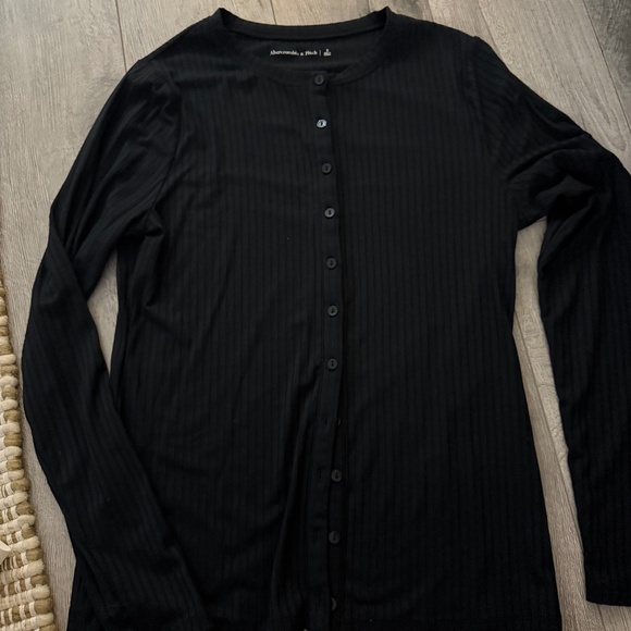 Abercrombie Long Sleeve Button-Through Wide Rib Top - Picture 2 of 3